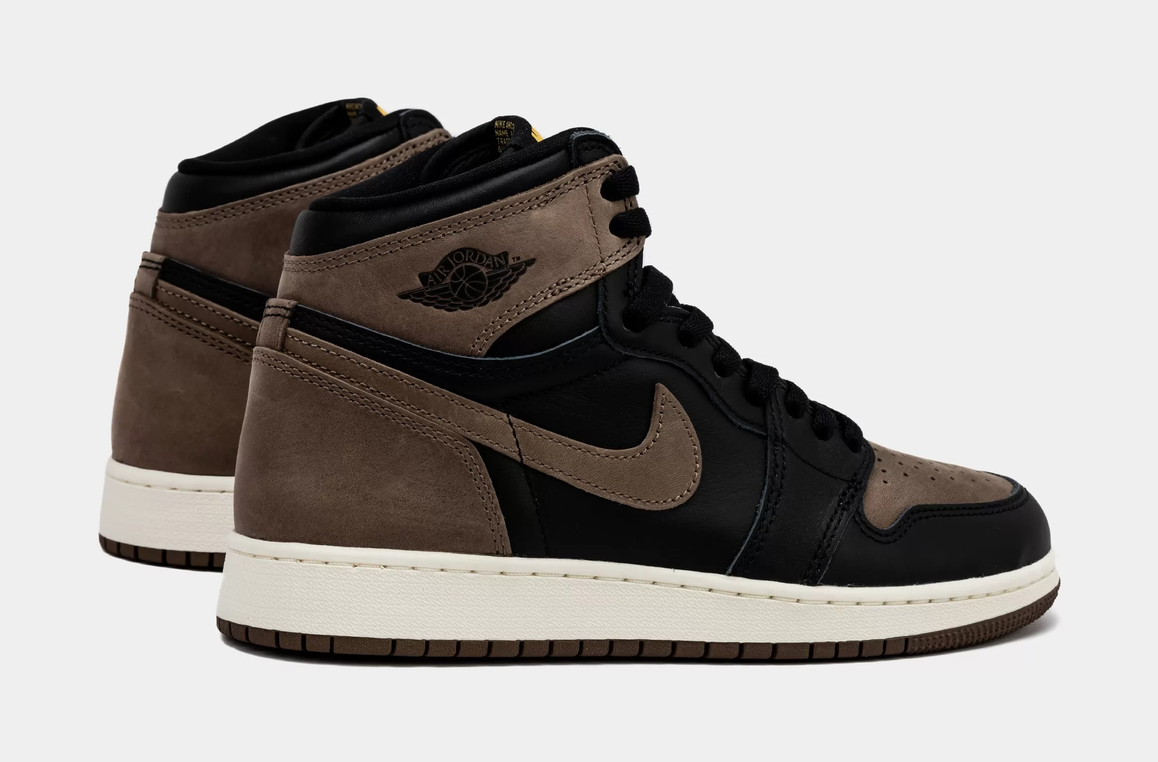 Air Jordan 1 Retro High OG Palomino Grade School Lifestyle Shoes (Black/Metallic Gold/Palomino/Sail)