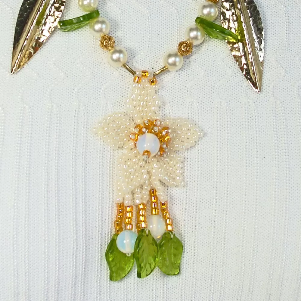 Dania, Beaded Flower Seed Bead Pendant Necklace