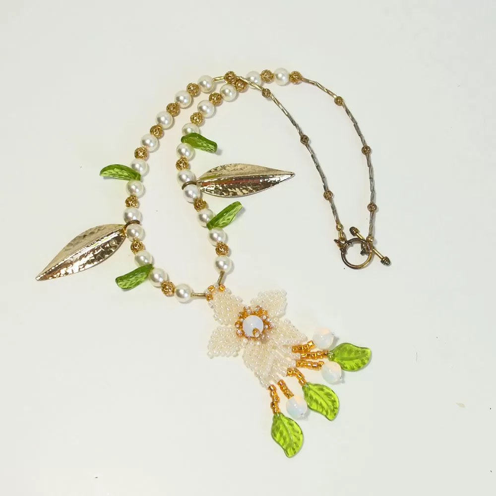 Dania, Beaded Flower Seed Bead Pendant Necklace