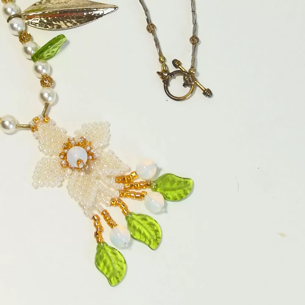 Dania, Beaded Flower Seed Bead Pendant Necklace