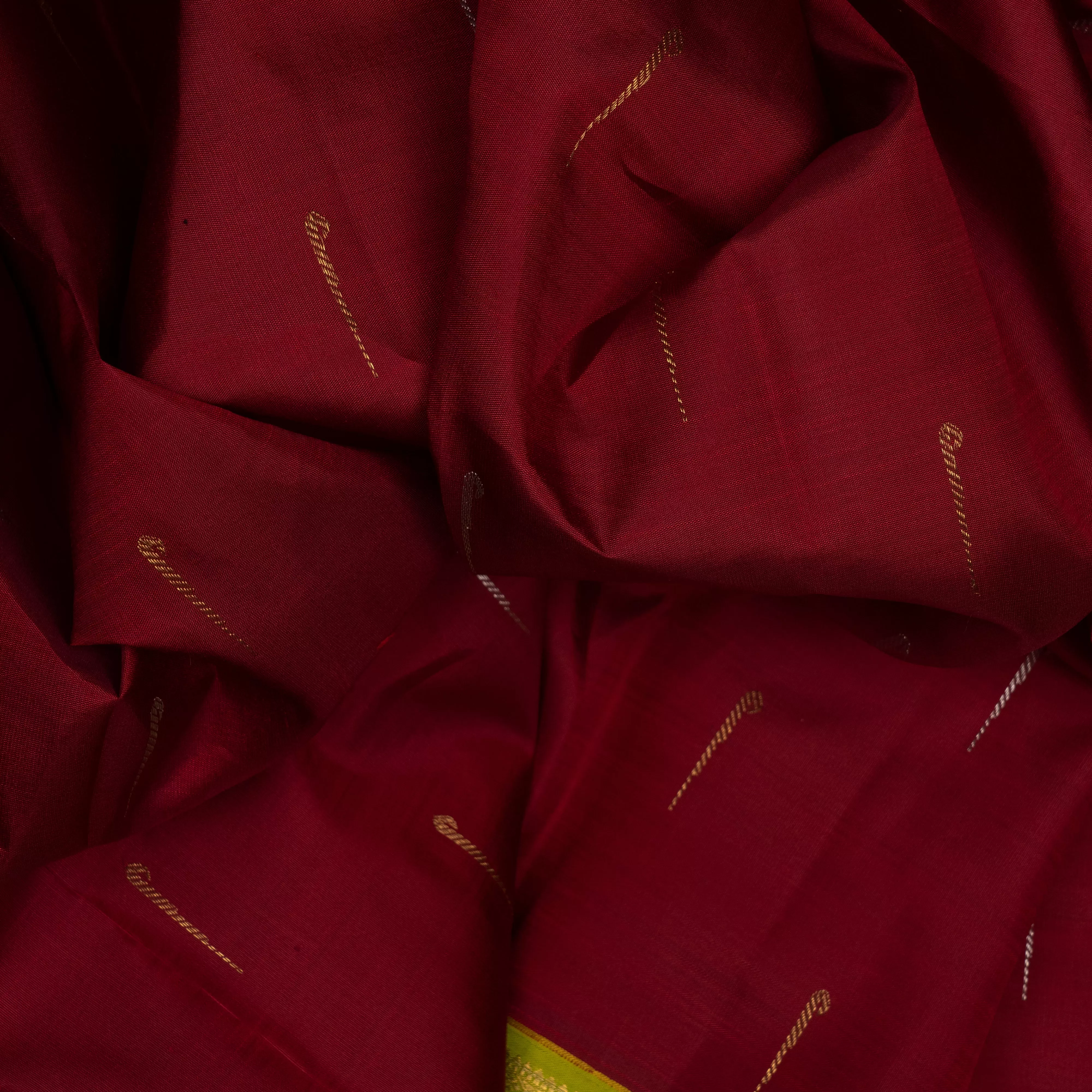 Handwoven Maroon with Green Kanjivaram Silk Saree - 2048T009658DSC